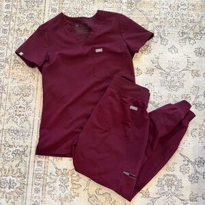 Figs Maroon Scrub Set